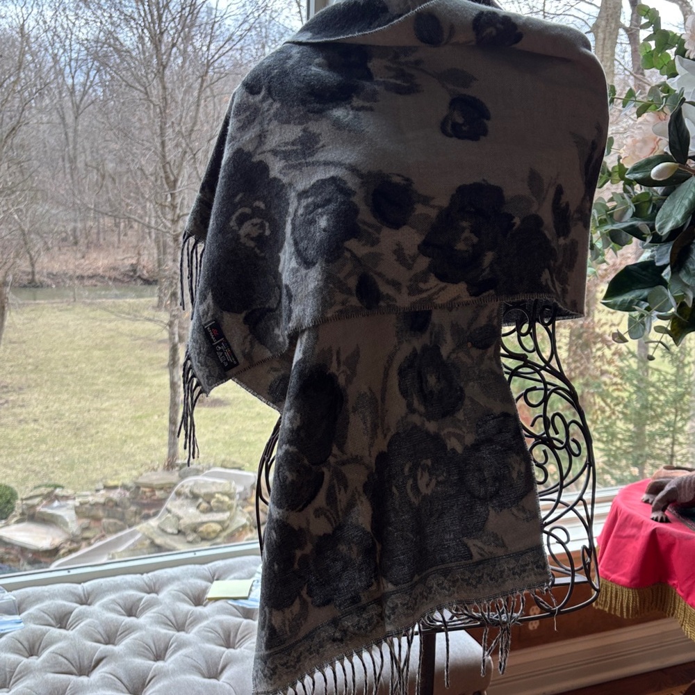 V. FRAAS Black and Gray Floral shall/ Scarf